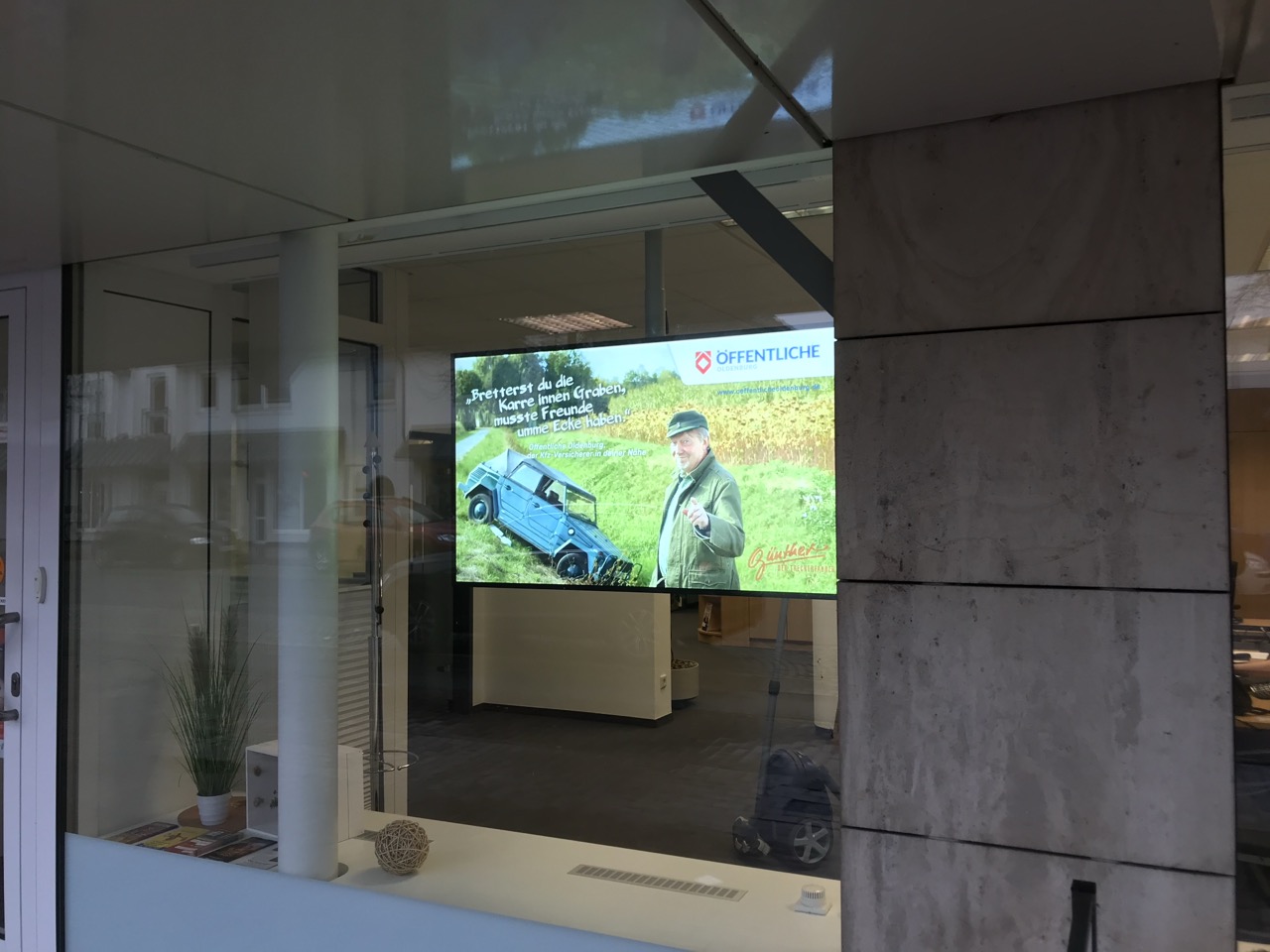 Digitales Schaufensterdisplay